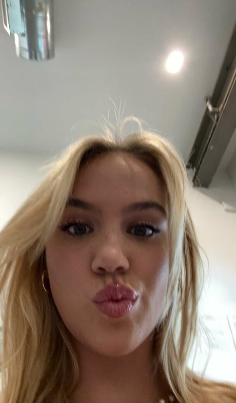 Emma Brooks sexy model archive