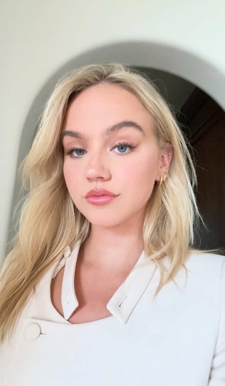 Emma Brooks pornstar hot pictures