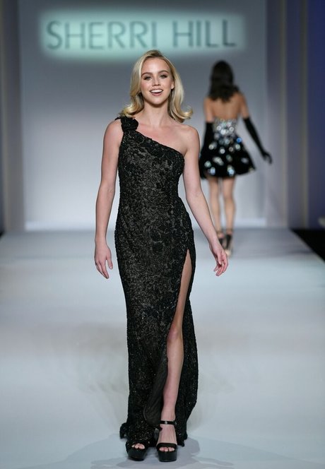 Emma Brooks hd model pictures