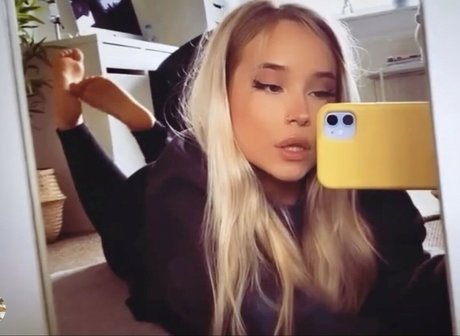 Decadex xxx model image