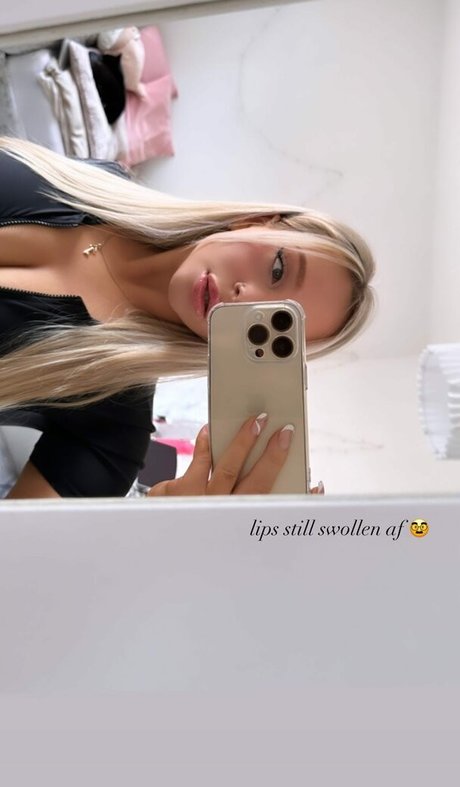 Decadex pornographic model pic