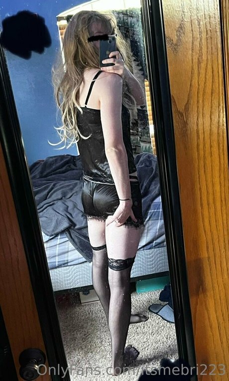 itsmebri223 nude model photos