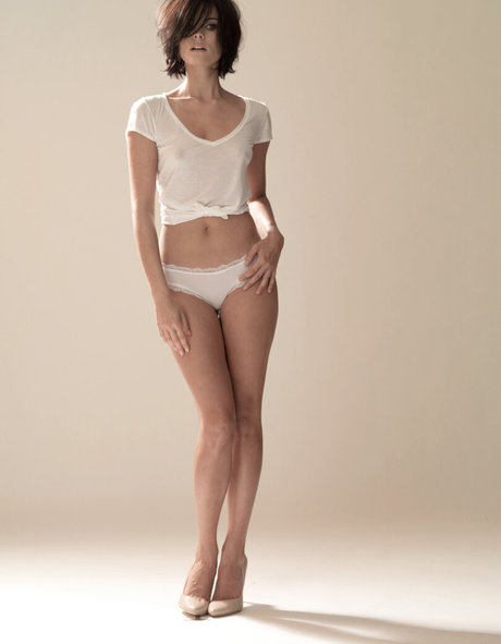 Jaimie Alexander hot model gallery