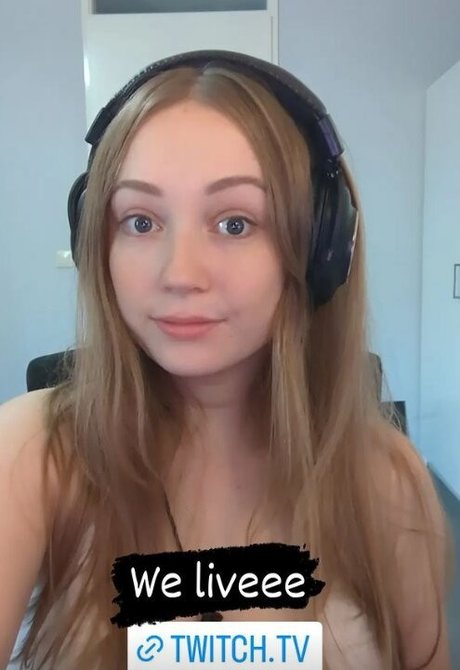 lauraa pornstar nudes img