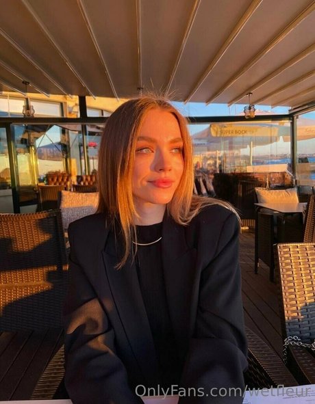 Wetfleur sexy pornstar photos