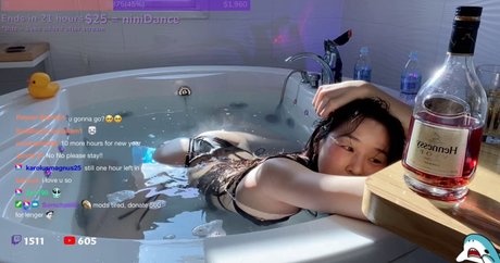 Ninibae nude model picture