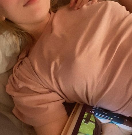 Kittew top model photo