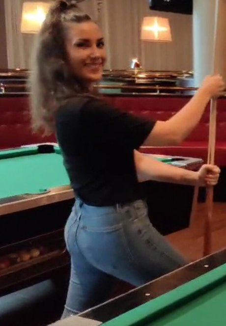 yabbe nude model images