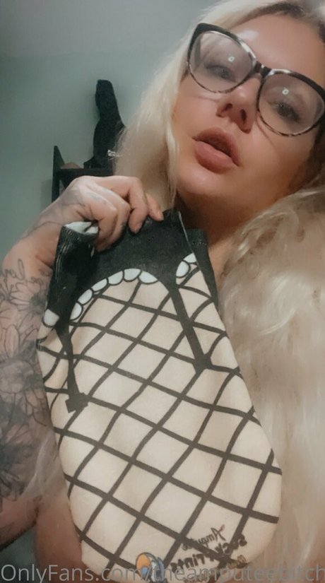 theamputeebitch pretty model galleries