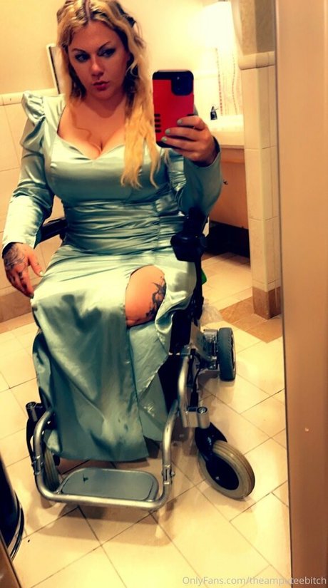 theamputeebitch free model photos