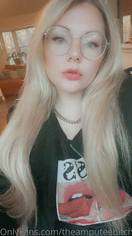 theamputeebitch erotic model pictures