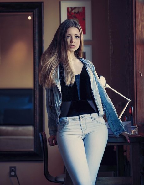 Lana Lea pornstar naked photos