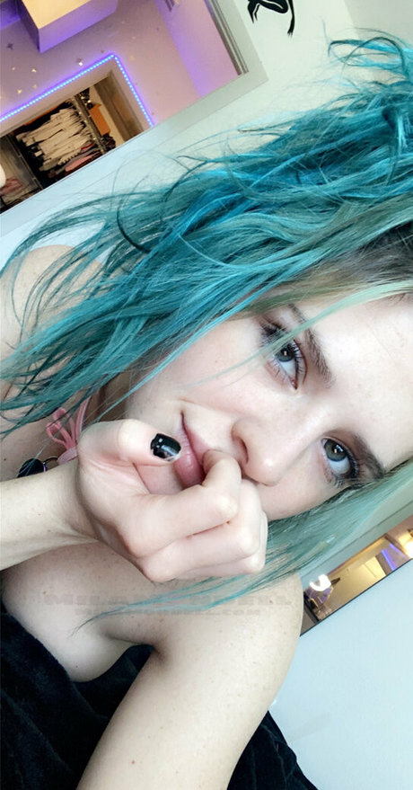 milamondell sexy actress gallery