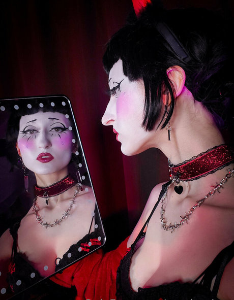 sourbunbun naked model photo