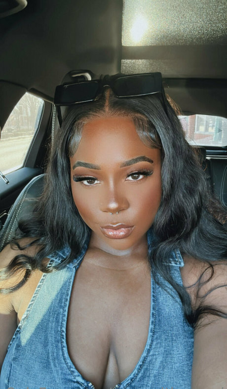 asmrwithnaomi nudes model images