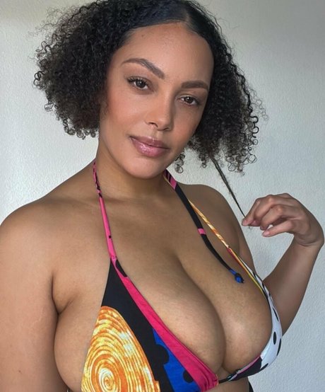 famousaria pornstar nudes img