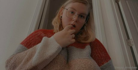 sleepy hneybee star perfect photo