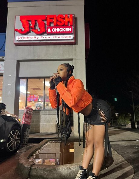 mizztwerksumfree sexy star pic