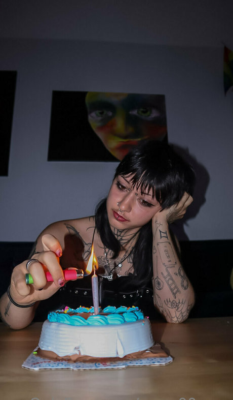 more00grey nude star image