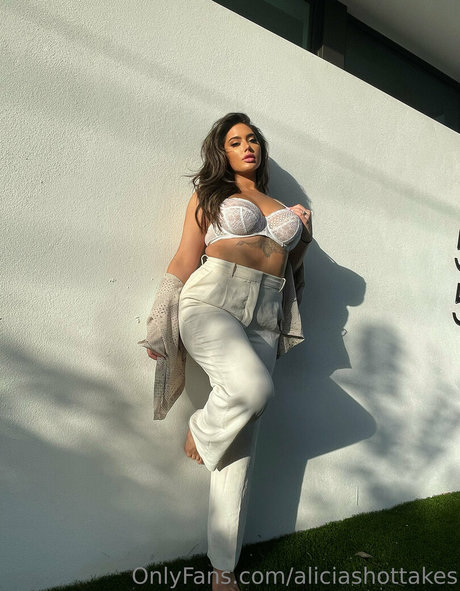 aliciashottakes model adult gallery