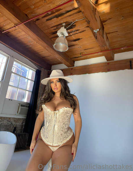 aliciashottakes sexy actress pic