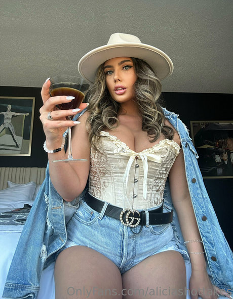 aliciashottakes pretty pornstar picture