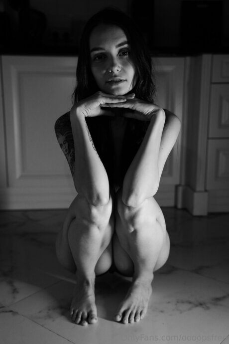 oooopsfree model exclusive image