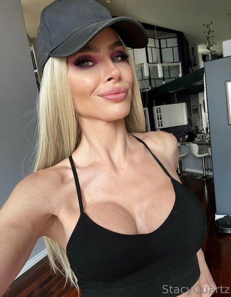 missquartz model top photo