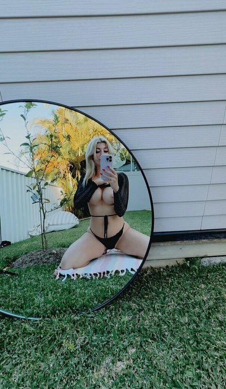 Carlycakesxo star perfect photos