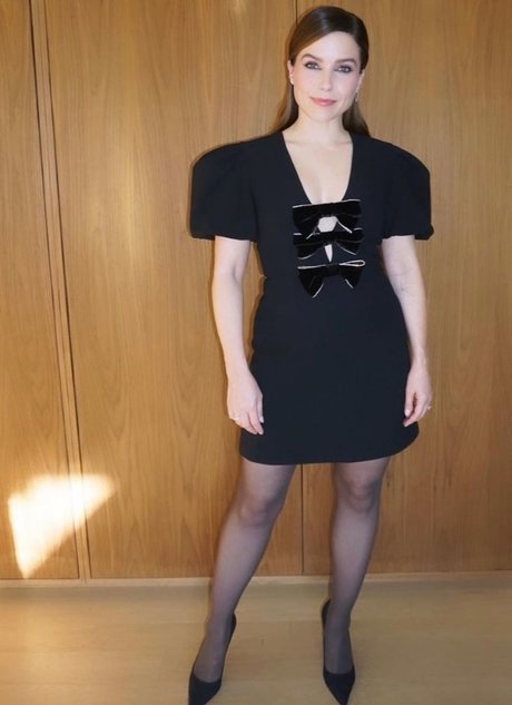 Sophia Bush model pornographic photos