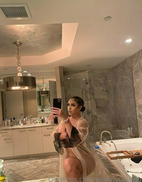 Destinyskyevip erotic model archive