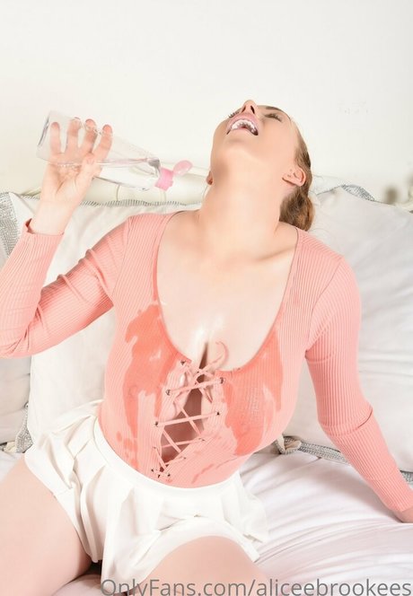 Aliceebrookees naked pornstar img