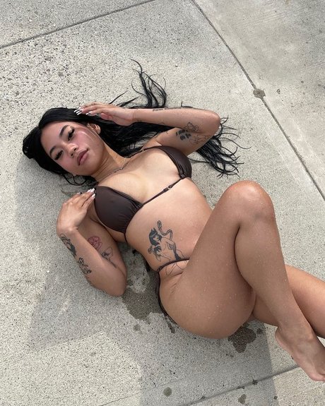 Lil6uapoo nude star pics