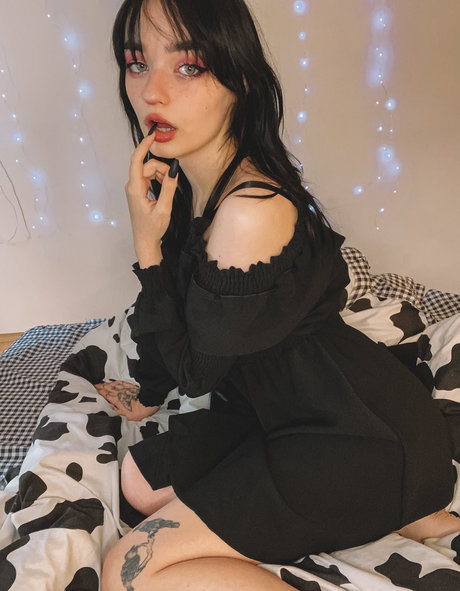 Your Waifu model xxx images