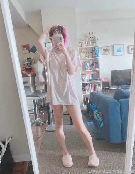 Danisaurz naked model photo