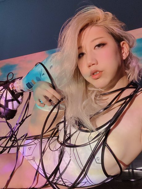 Danisaurz art model picture