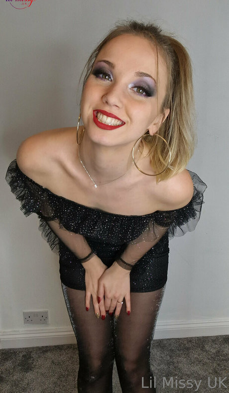 LiLMissyUK model adult pictures
