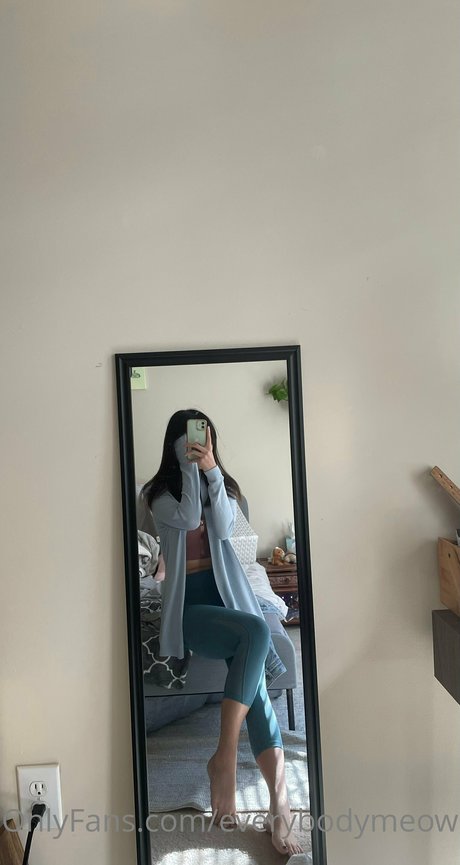 Lilsquirtz nude pornstar photo