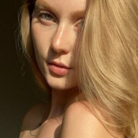 Shelby Serene exclusive model image