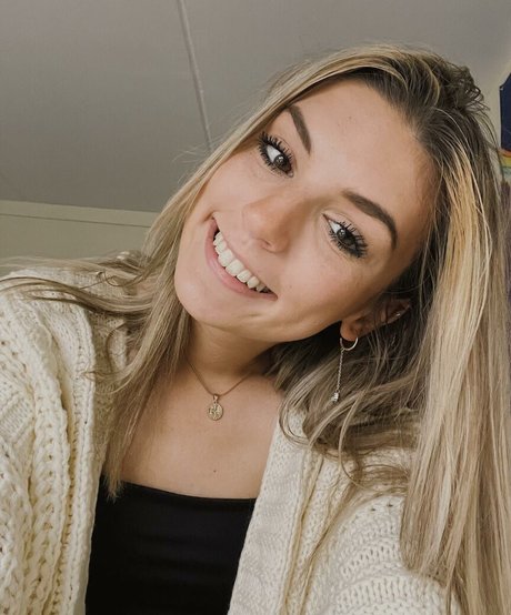 Poppy Thai xxx model image