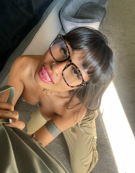 Kimmy Kums model pretty archive