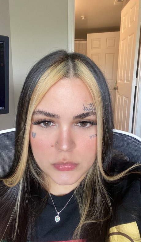 Emphyz xxx pornstar photo