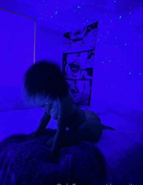 Devenityy pornographic star pics