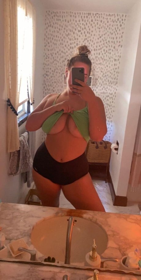 Changoodie adult model photos