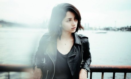 Emily Rudd hd model photo