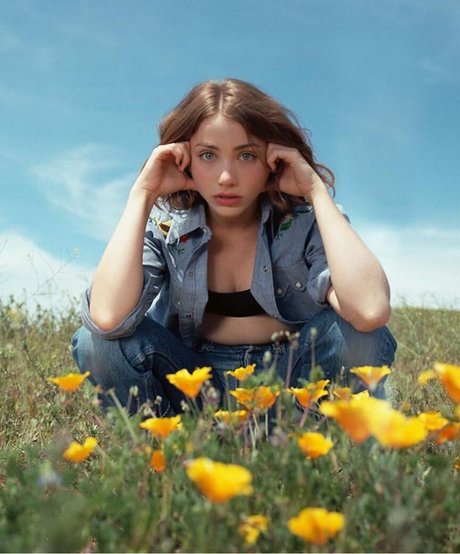 Emily Rudd star adult photos