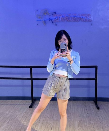 KitzCua model pretty pics