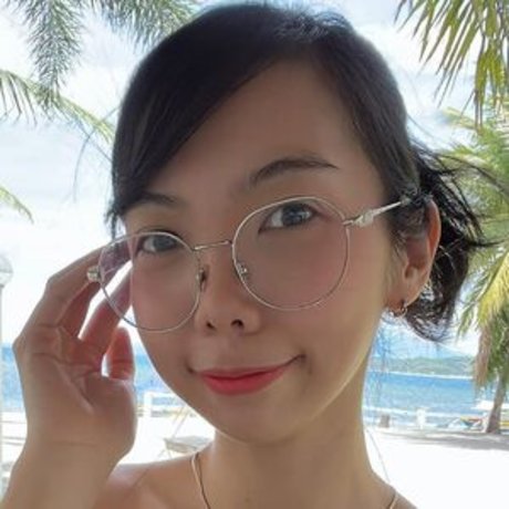 KitzCua hot model pic