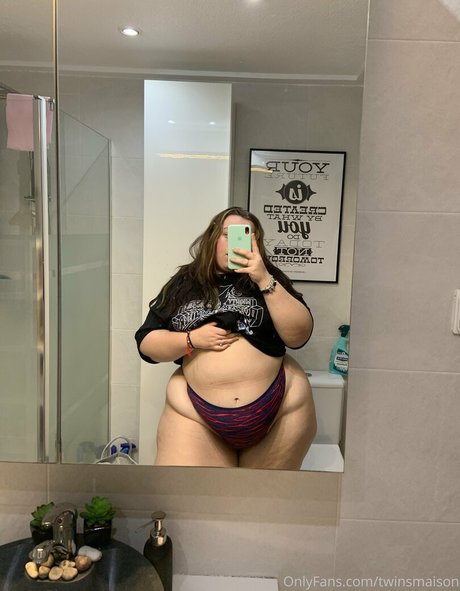 twinsmaison star sexy pic