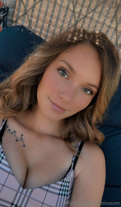 lili blossom nice model gallery